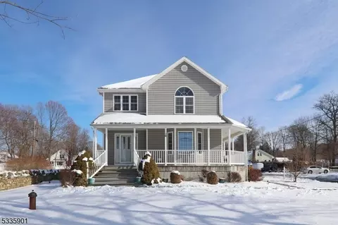 1 Stonewald Ct Dr, Mount Olive, NJ 07828