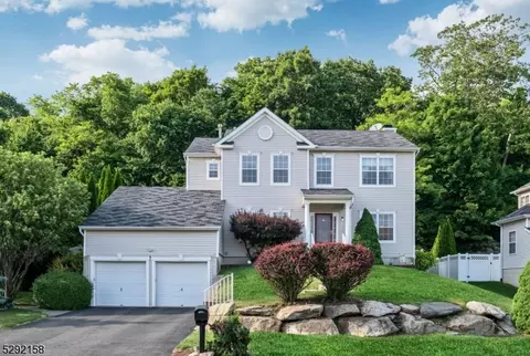 161 Tanglewood Pass, Jefferson, NJ 07849