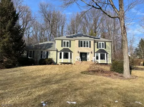 17 Carton Rd, Morristown, NJ 07960