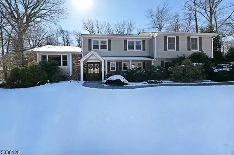 536 Oldwoods Rd, Wyckoff, NJ 07481