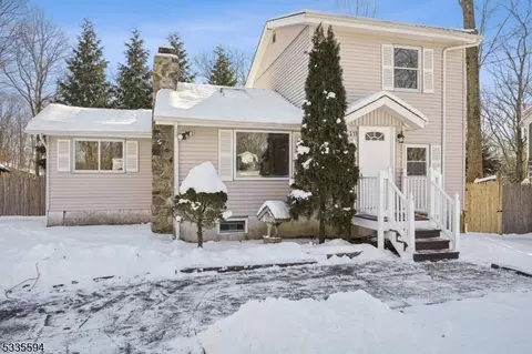 310 Midway Dr, Vernon Twp, NJ 07422