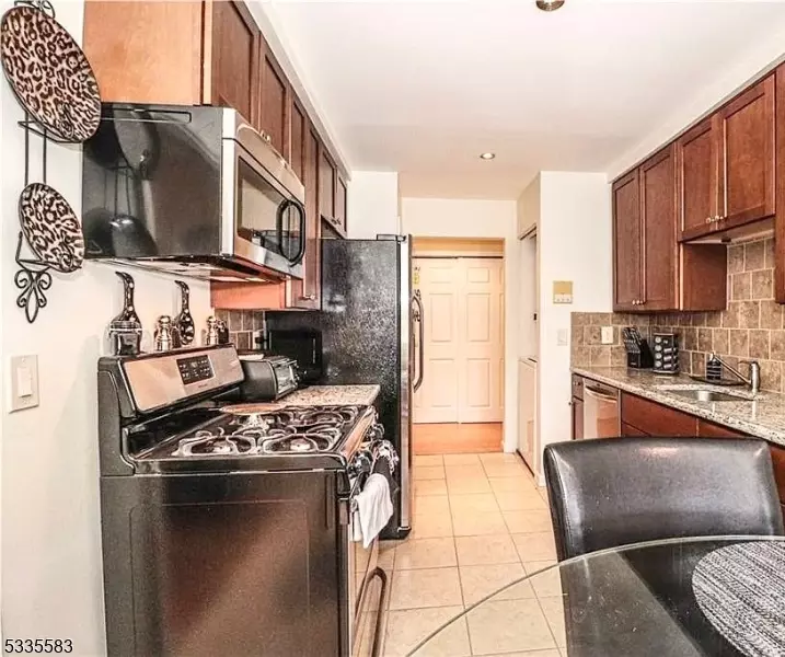  312 Sharon Garden Ct #312, Woodbridge Twp, NJ 07095 photo 22