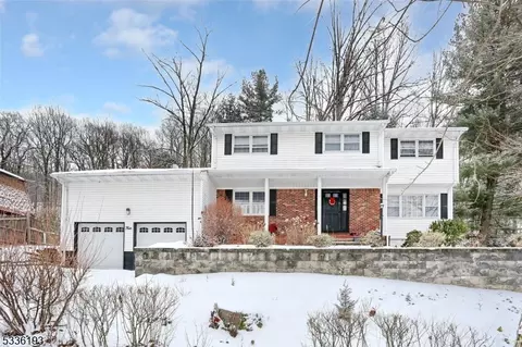 4 Mc Atee Ln, Wanaque, NJ 07465