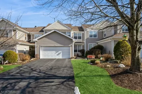 13 Aspen Ct, Hamburg, NJ 07419