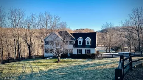 43 New Hampton Rd, Washington Twp, NJ 07882