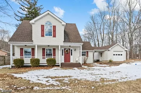 15 Lenape Trl, Jefferson, NJ 07438