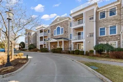 5 Tenakill Pk Dr #301, Cresskill, NJ 07626