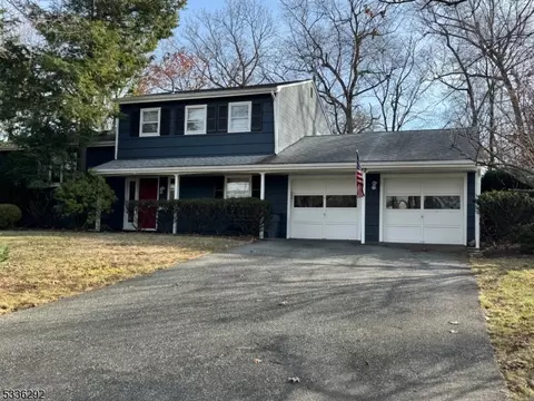 22 Tuxedo Dr, Livingston, NJ 07039
