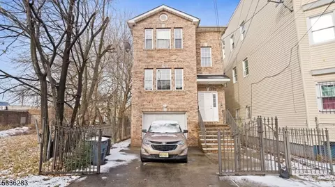 695 S 11th St, Newark, NJ 07103