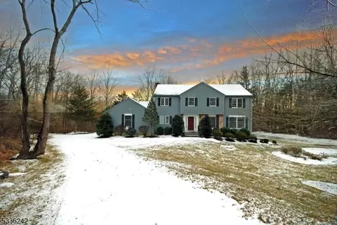 312 Grist Mill Dr, Bernards, NJ 07920