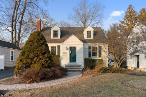 2 Wehner Pl, Allendale, NJ 07401