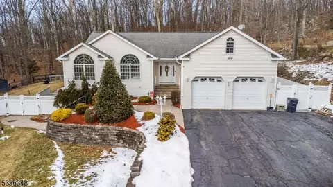 56 Lakeside Dr NW, Sussex, NJ 07461