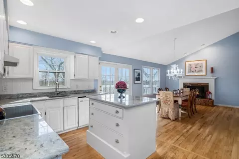 40 Puddingstone Dr, Boonton, NJ 07005