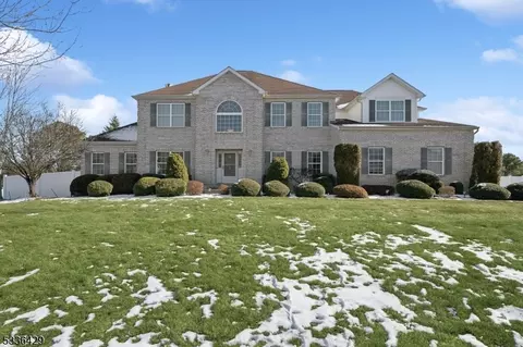 36 Imperial Ct, Monroe Township, NJ 08831