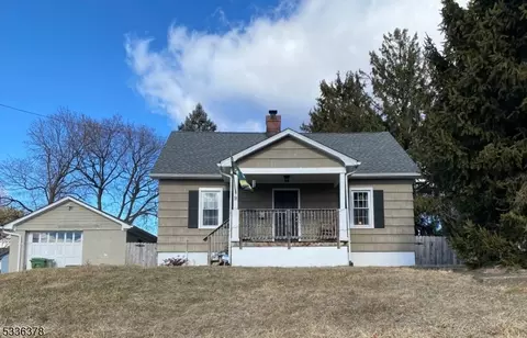 9 Sunrise Ter, Washington, NJ 07882
