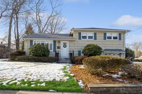 36 Hemlock St, Waldwick, NJ 07463