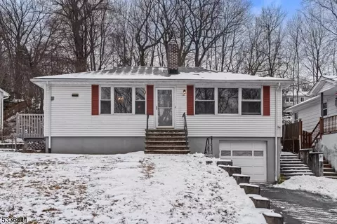 20 Laurie Rd, Roxbury Twp, NJ 07850