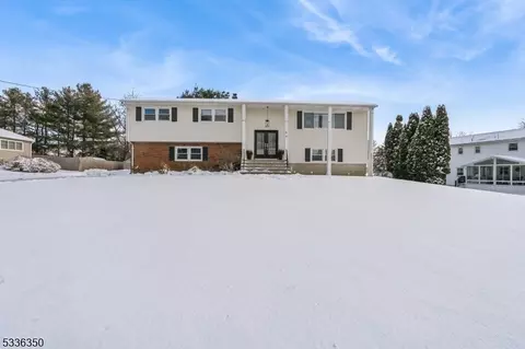 8 Yorktown Rd, Wayne, NJ 07470