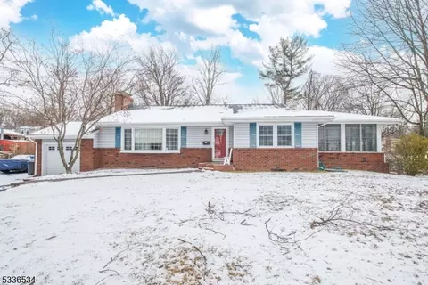 5 Juniper Dr, Morris Plains, NJ 07950