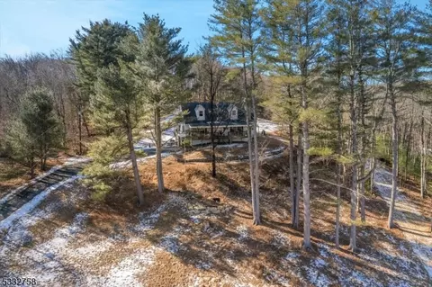 42 Sand Pond Rd, Hardwick Twp, NJ 07825