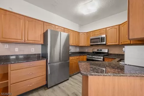 8028 Brittany Dr, Wayne, NJ 07470 photo 7