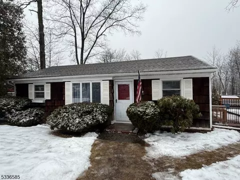 35 Overlook Rd, West Milford, NJ 07480