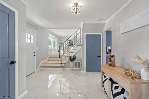 13 Maplewood Dr, Parsippany-troy Hills Twp, NJ 07054