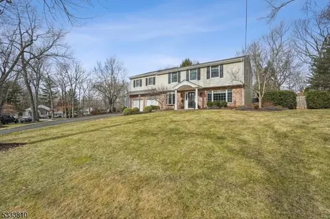 14 Billingsley Dr, Livingston, NJ 07039