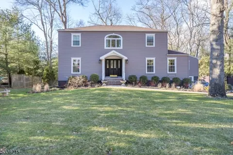 27 Stonewyck Dr, Chatham Twp, NJ 07928