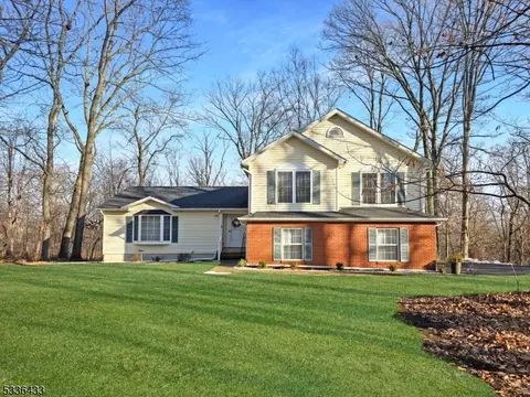 38 Featherbed Ln, Flemington, NJ 08822