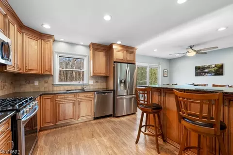 63 Deer Path Dr, Mount Olive, NJ 07836