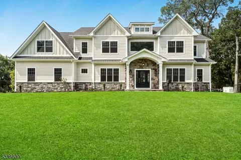 53 Rockledge Dr, Livingston, NJ 07039