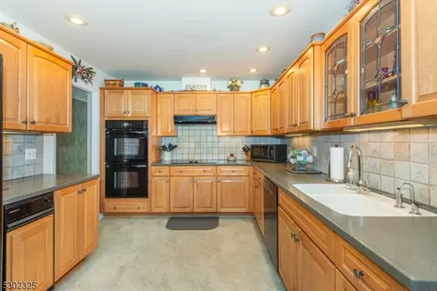 79 Mountain Ave, Mendham Boro, NJ 07945 photo 2