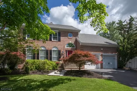 18 Strawberry Hill Rd, Somerville, NJ 08876