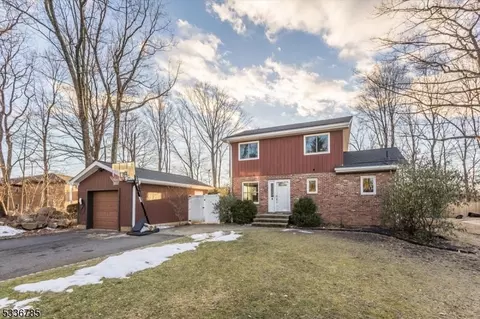 8 Cartaret Ave, Mount Olive, NJ 07828