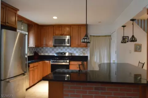 81 Alden Rd, Paramus, NJ 07652 photo 9