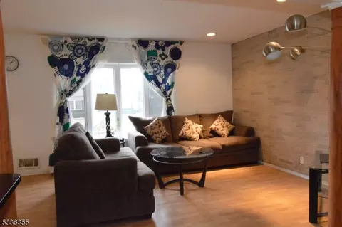 81 Alden Rd, Paramus, NJ 07652 photo 4