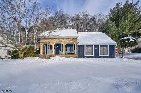 66 Knob Hill Rd, Hackettstown, NJ 07840