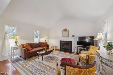 28 Valley View Dr, Bernards, NJ 07920 photo 5