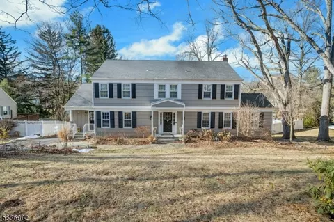 16 Sunderland Dr, Morristown, NJ 07960