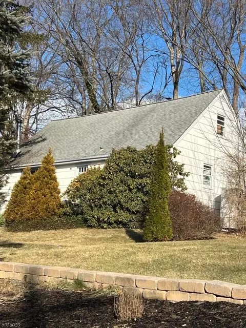 206 High Crest Dr, West Milford, NJ 07480