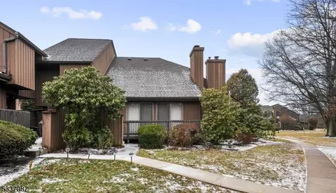 181 Kingsberry Dr, Somerset, NJ 08873