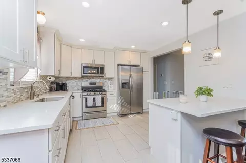 154 E 10th Ave, Roselle, NJ 07203 photo 3