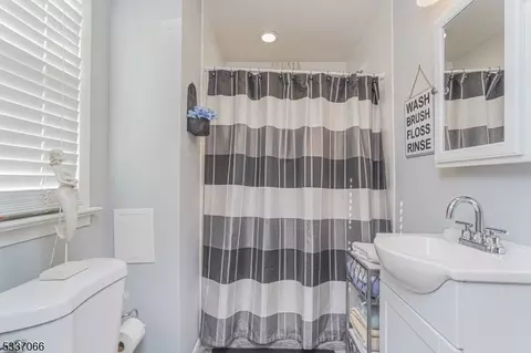 154 E 10th Ave, Roselle, NJ 07203 photo 21