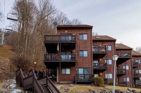 4 Red Lodge Dr #2, Vernon, NJ 07462