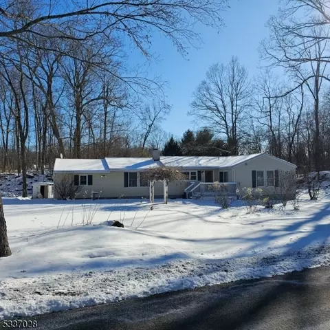 3 Howard Dr, Newton, NJ 07860