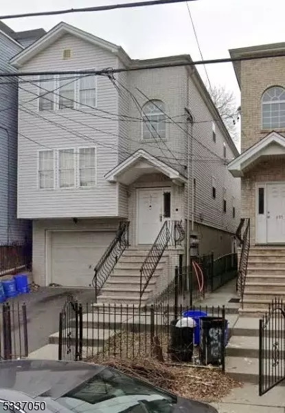 687 S 17th St, Newark, NJ 07103