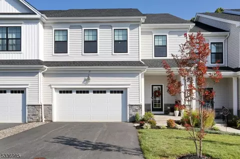 15 Higbie Way, Morris Plains, NJ 07950