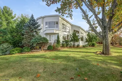 2 Rainbow Ridge Dr, Livingston, NJ 07039