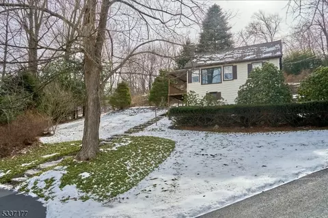 26 Maple Dr, Newton, NJ 07860